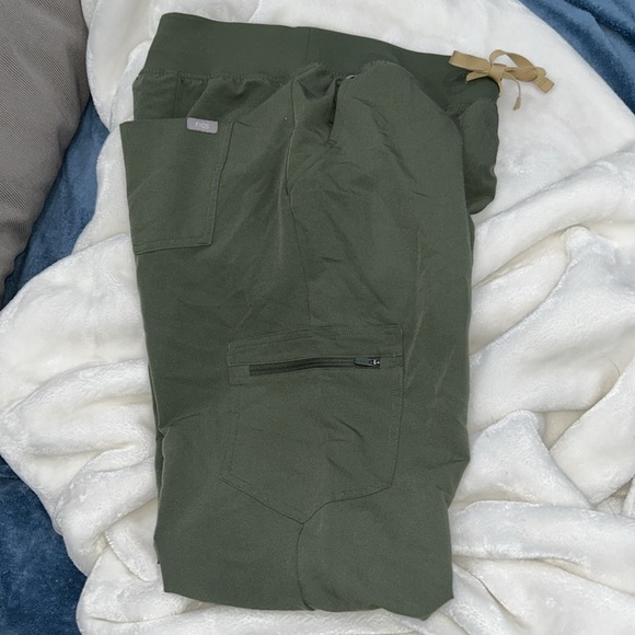 Figs Zamara Woman High Waisted Jogger Pants. NWOT
Size M. - Picture 3 of 12